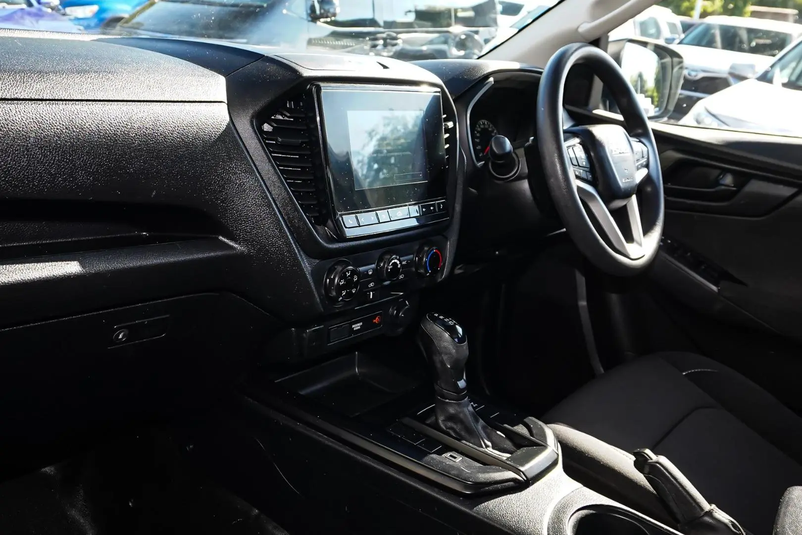 2020 Isuzu D-MAX Gallery Image 10