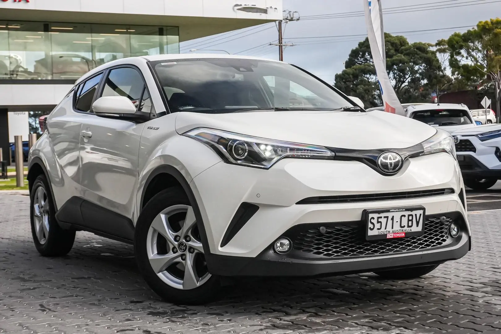 2019 Toyota C-HR Gallery Image 2