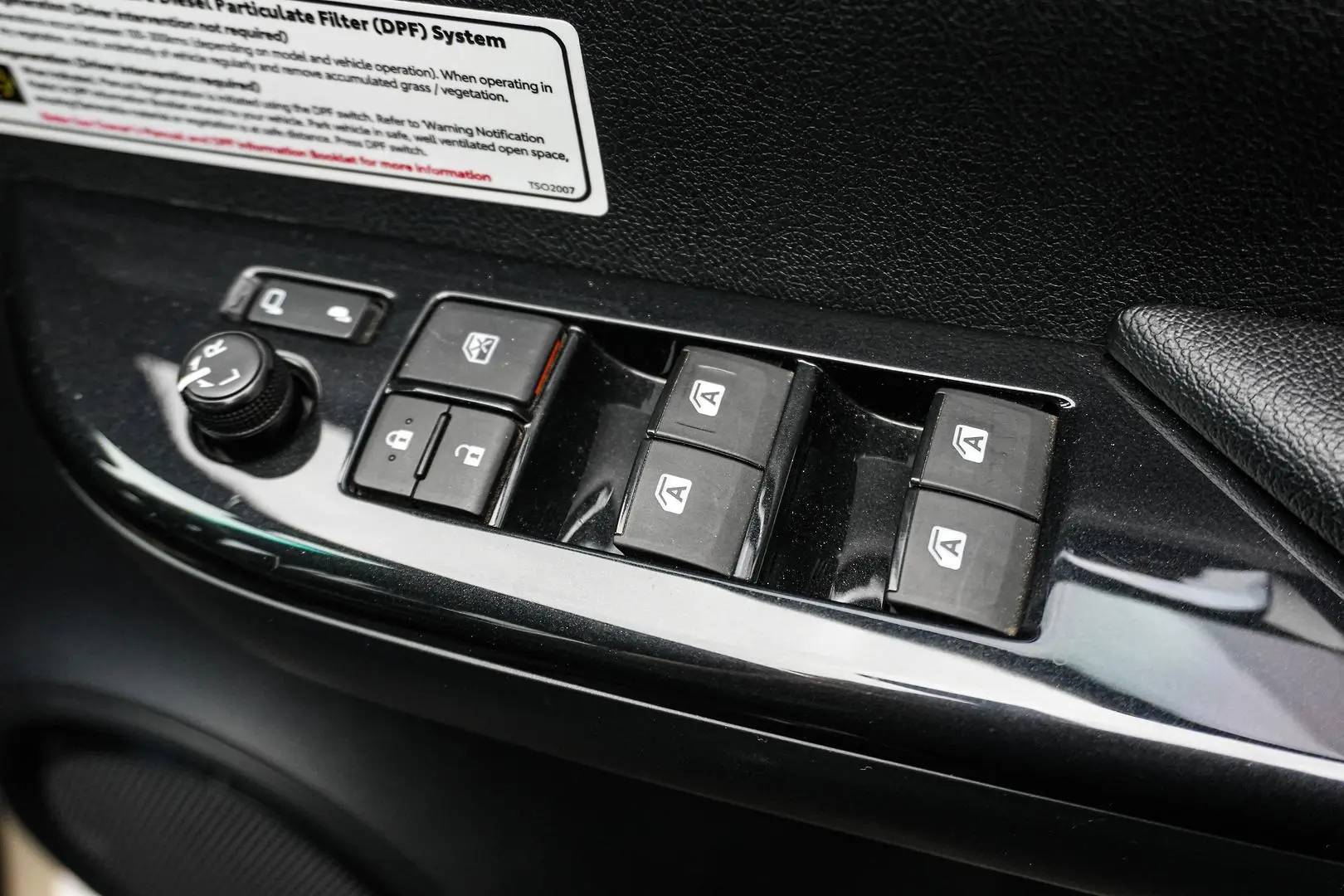 2021 Toyota Hilux Gallery Image 16