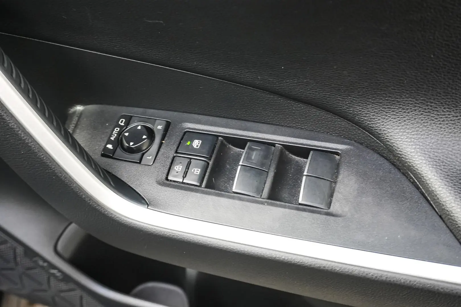 2021 Toyota RAV4 Gallery Image 17