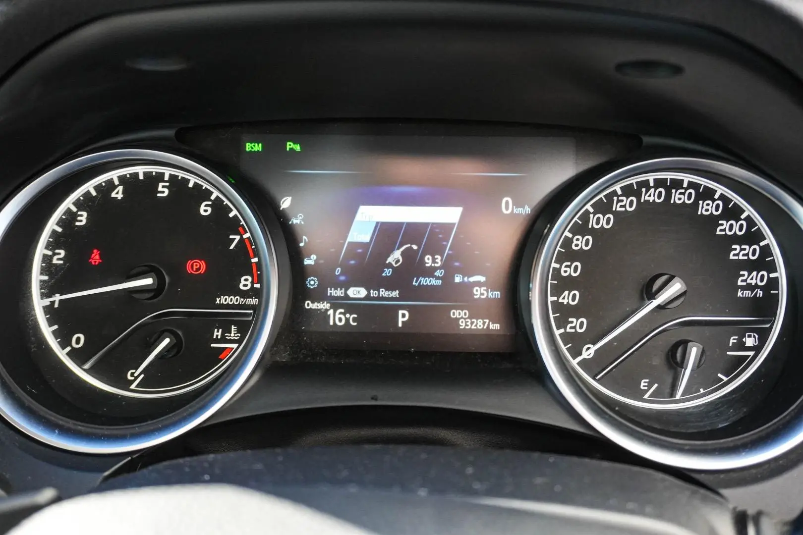 2019 Toyota Camry Gallery Image 17