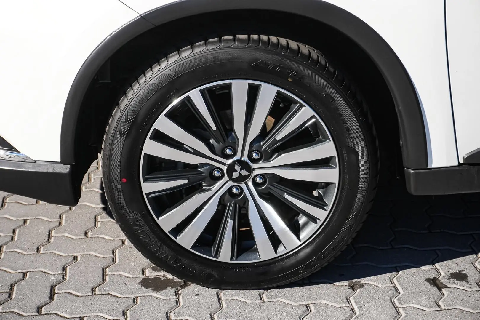 2019 Mitsubishi Outlander Gallery Image 13