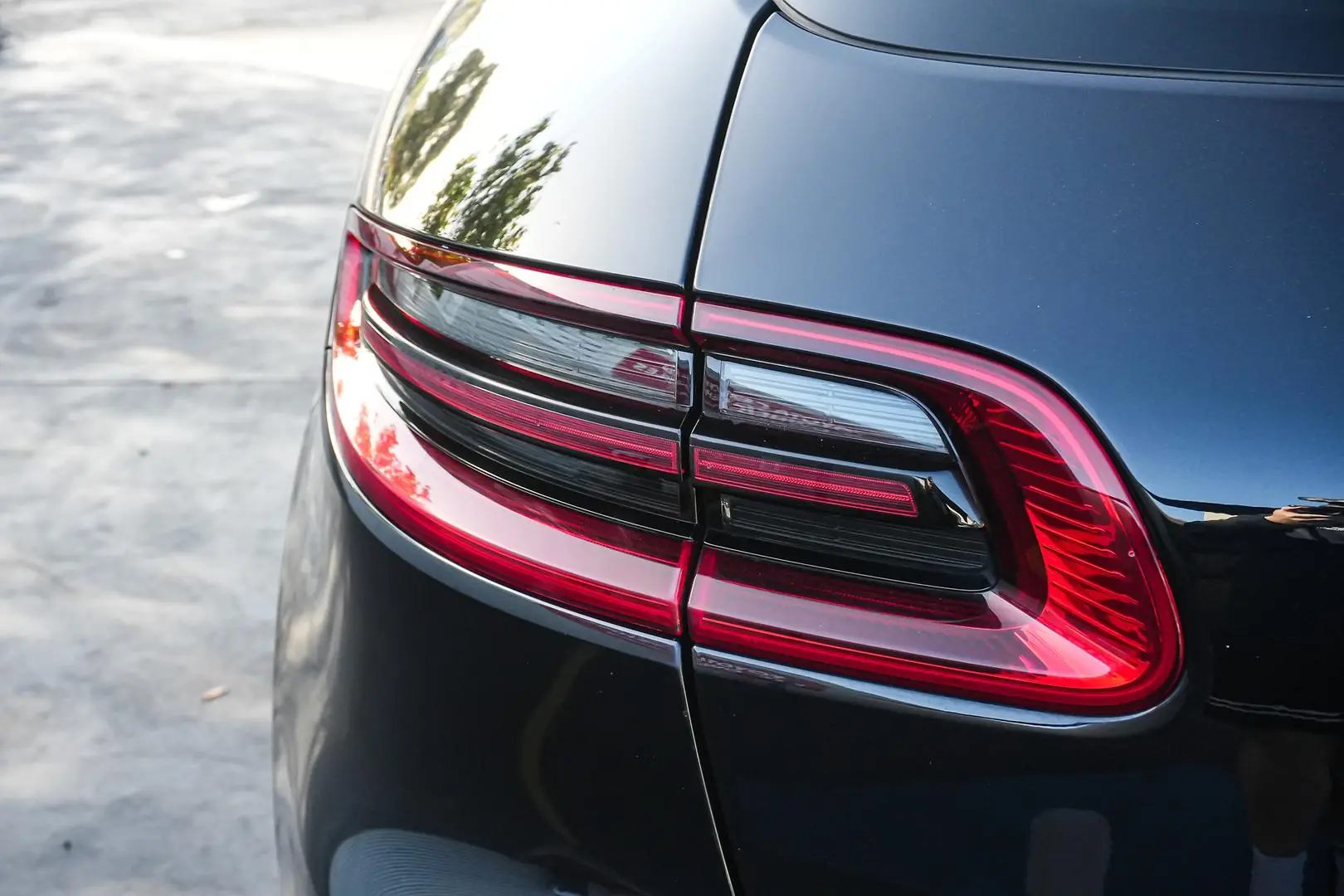 2018 Porsche Macan Gallery Image 14