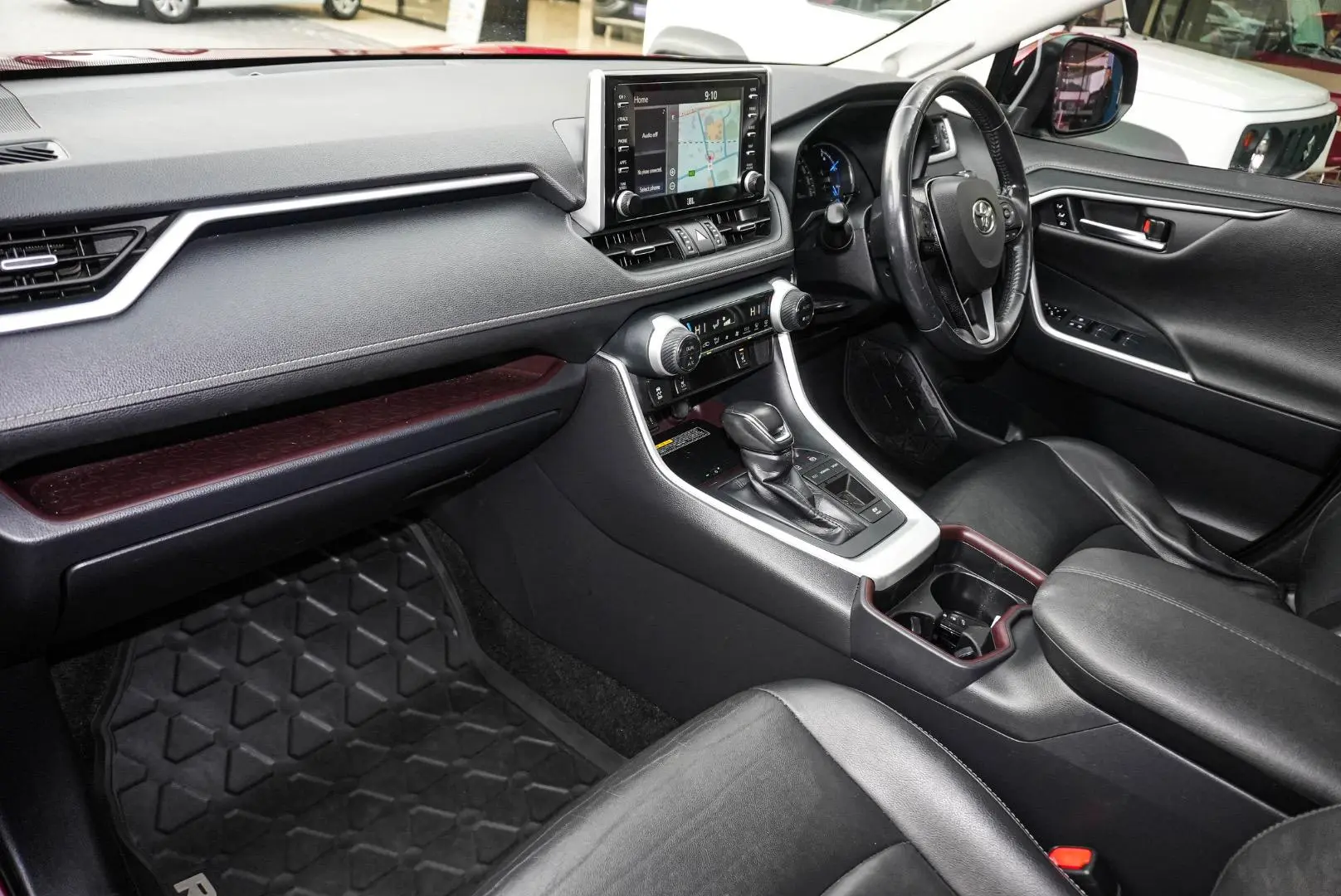 2019 Toyota RAV4 Gallery Image 10