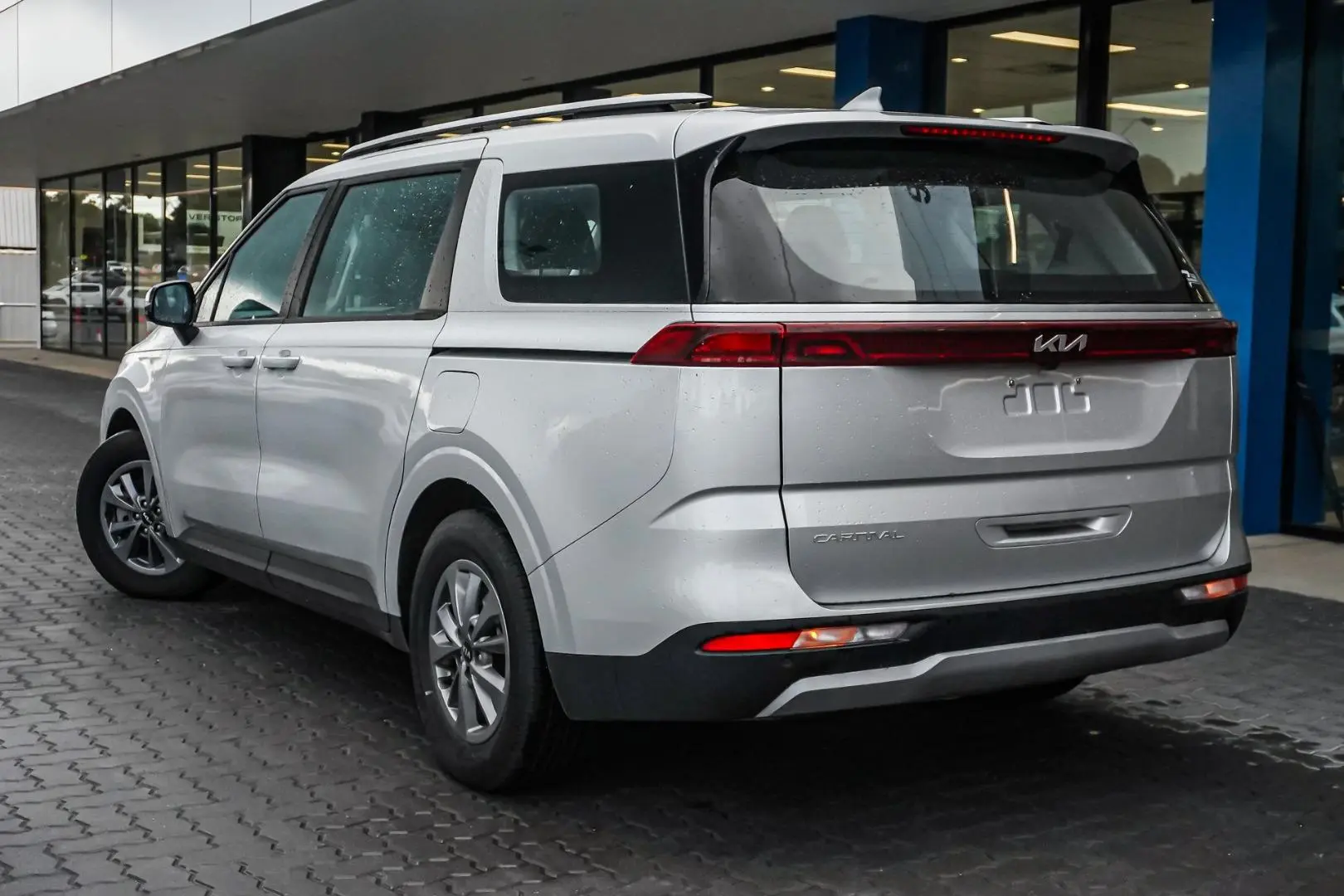 2022 Kia Carnival Gallery Image 3