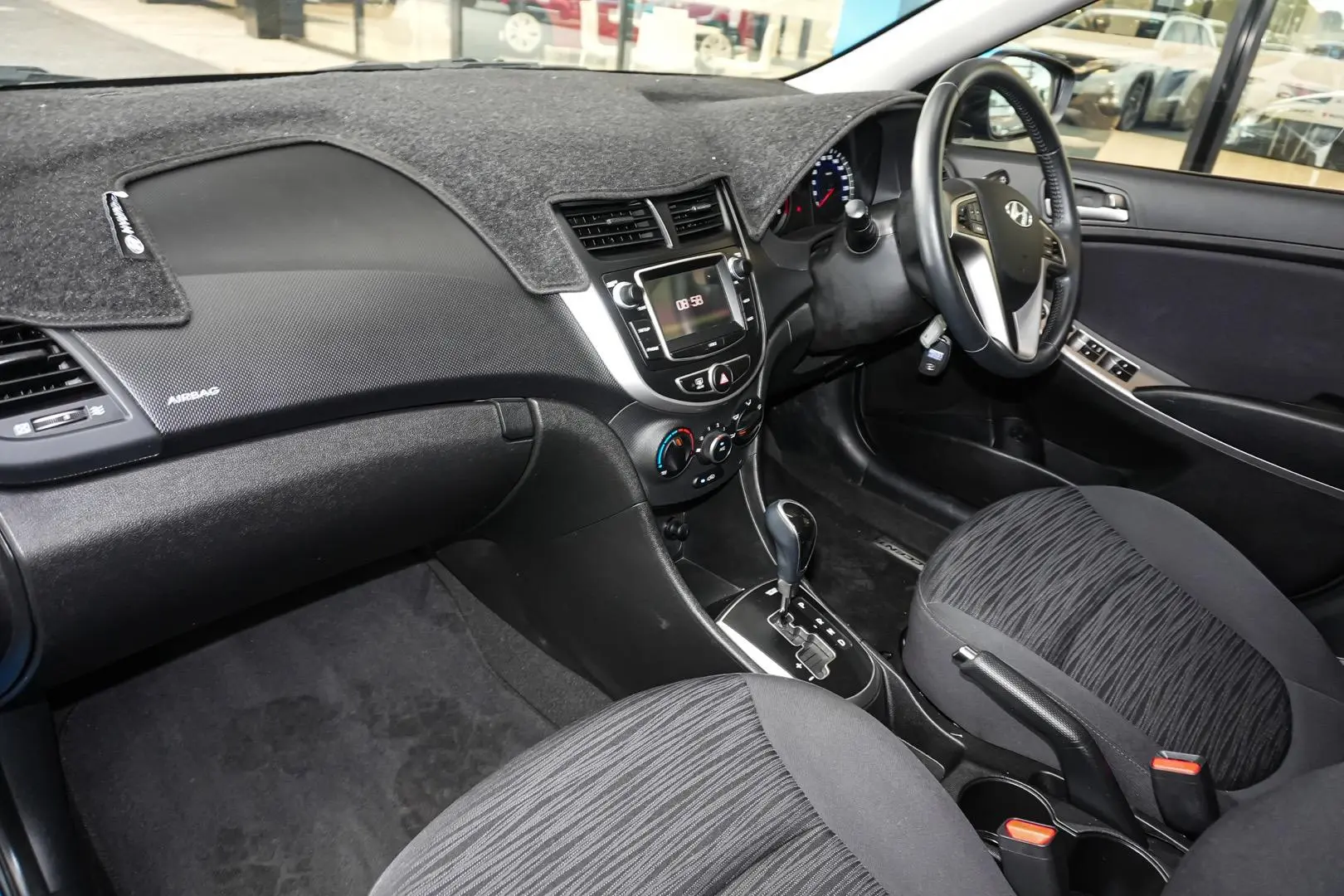 2018 Hyundai Accent Gallery Image 10