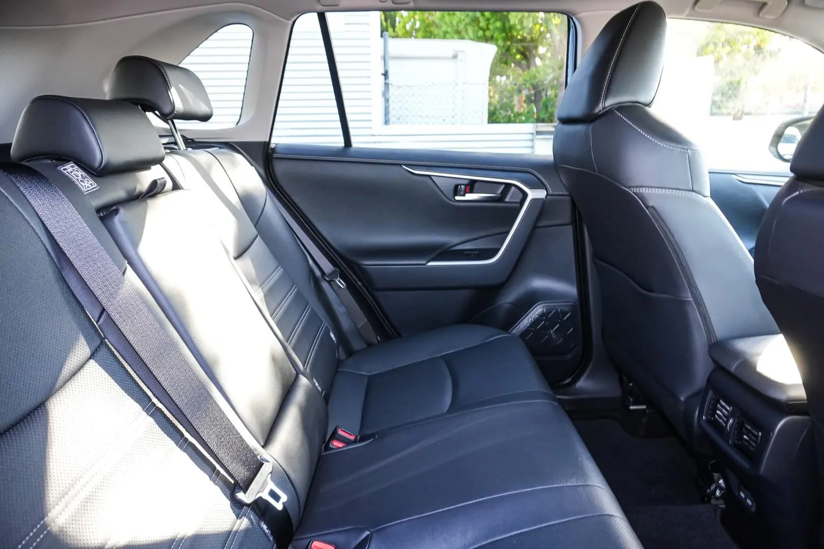 2025 Toyota RAV4 Gallery Image 9