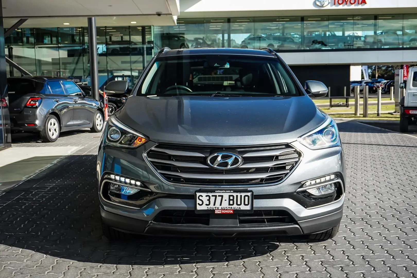 2017 Hyundai Santa Fe Gallery Image 4
