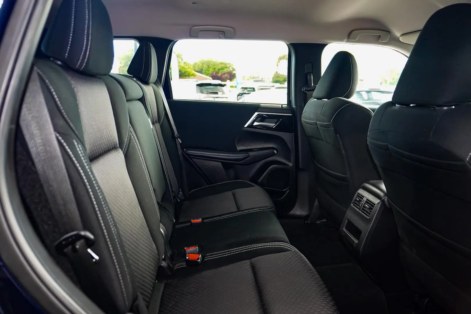 2023 Mitsubishi Outlander Gallery Image 8