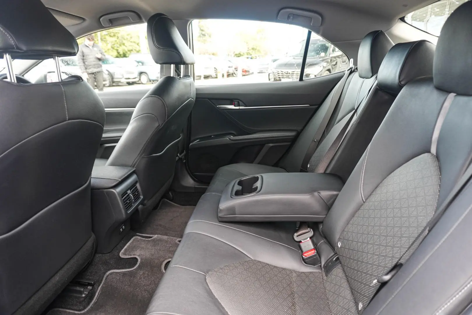 2017 Toyota Camry Gallery Image 8