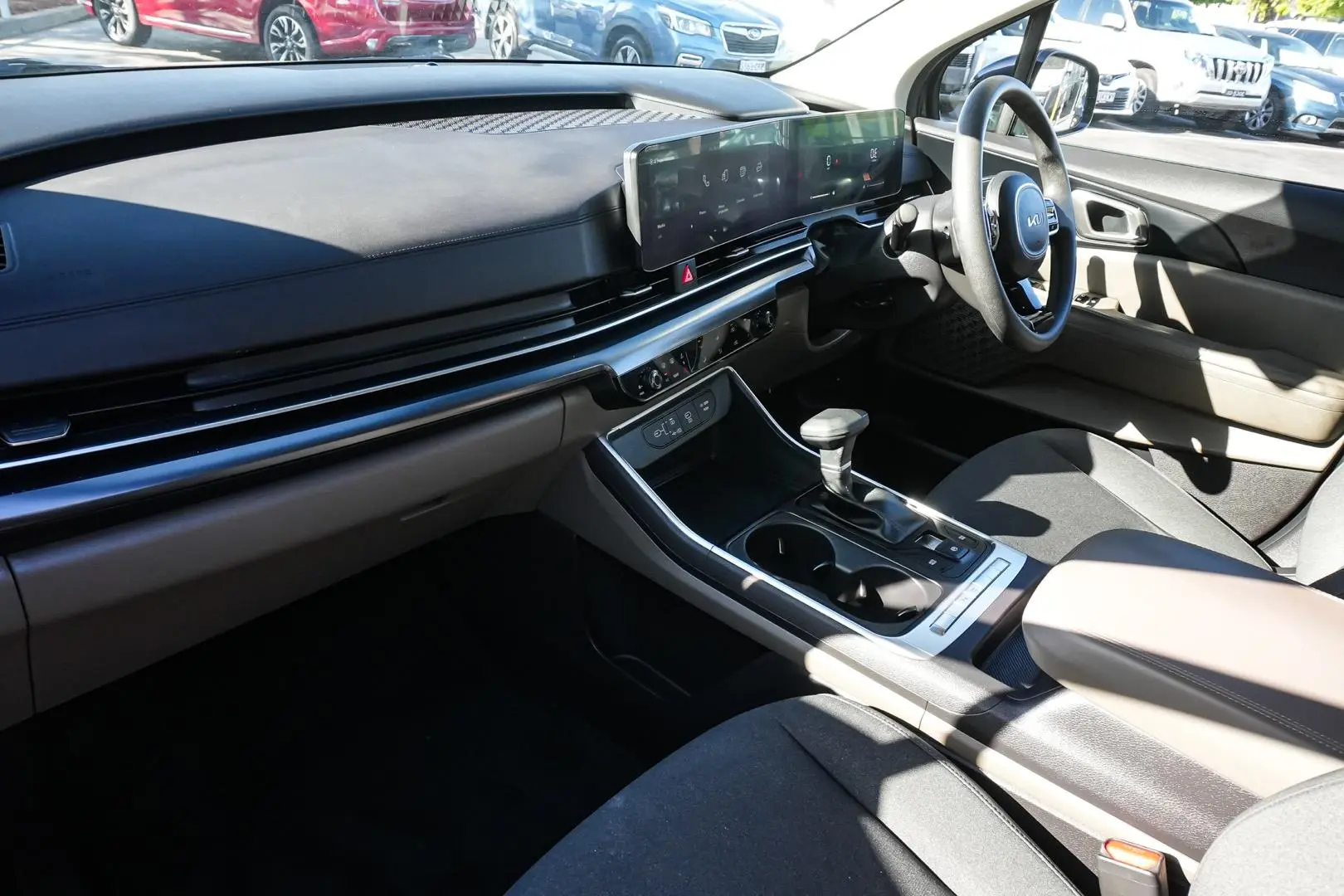 2024 Kia Carnival Gallery Image 11