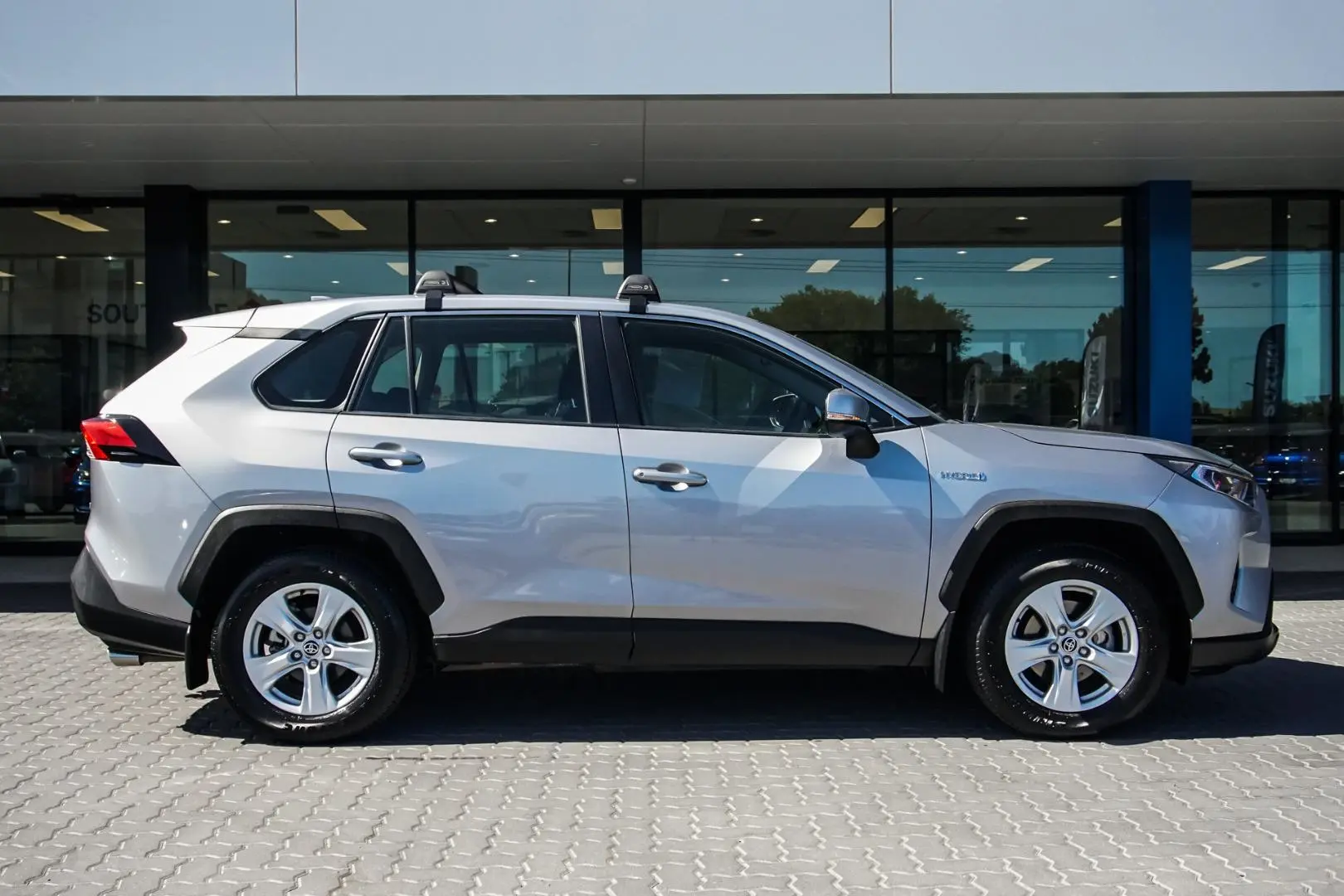 2020 Toyota Rav4 Gallery Image 3