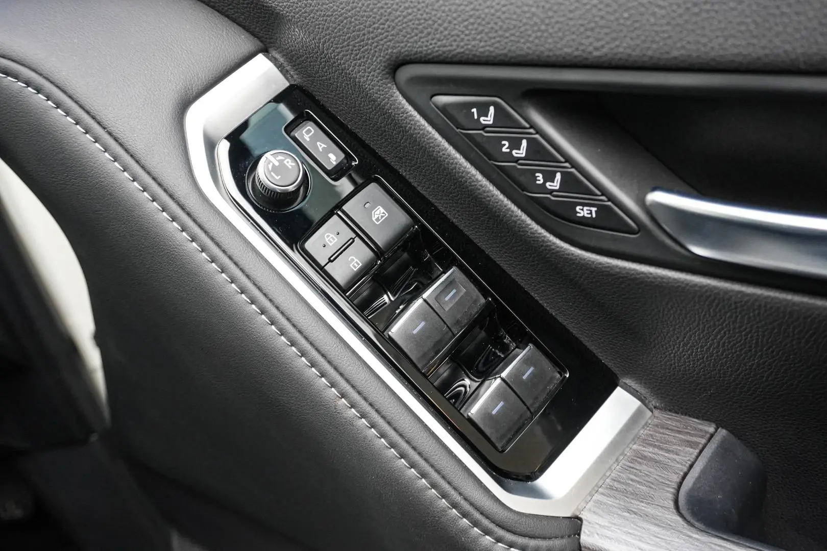 2022 Toyota Landcruiser Gallery Image 16