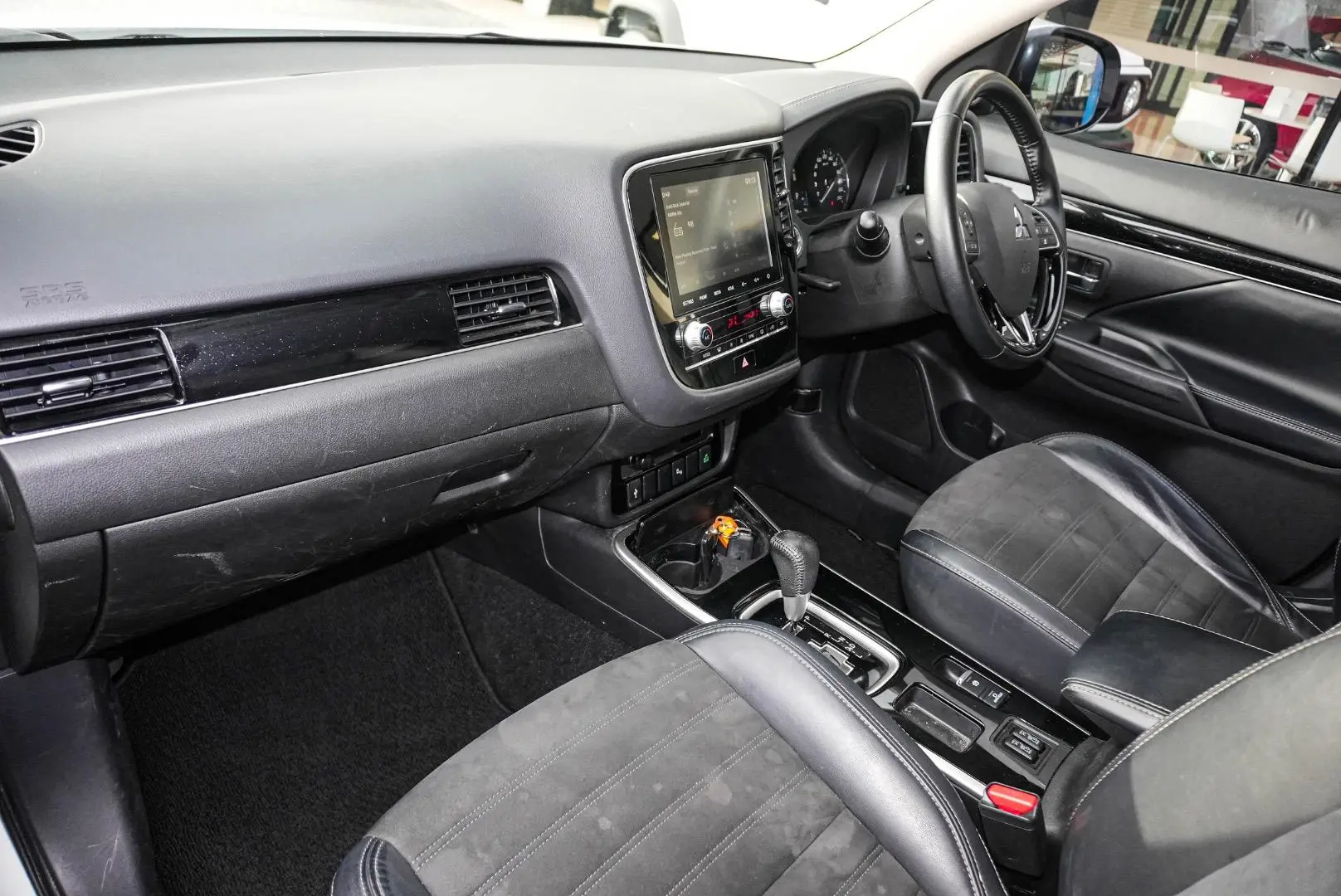 2020 Mitsubishi Outlander Gallery Image 10