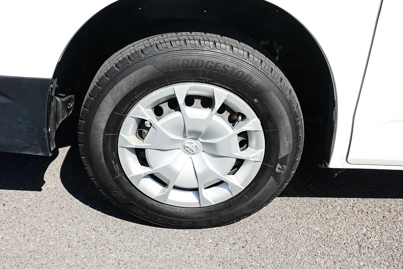 2020 Toyota Hiace Gallery Image 13