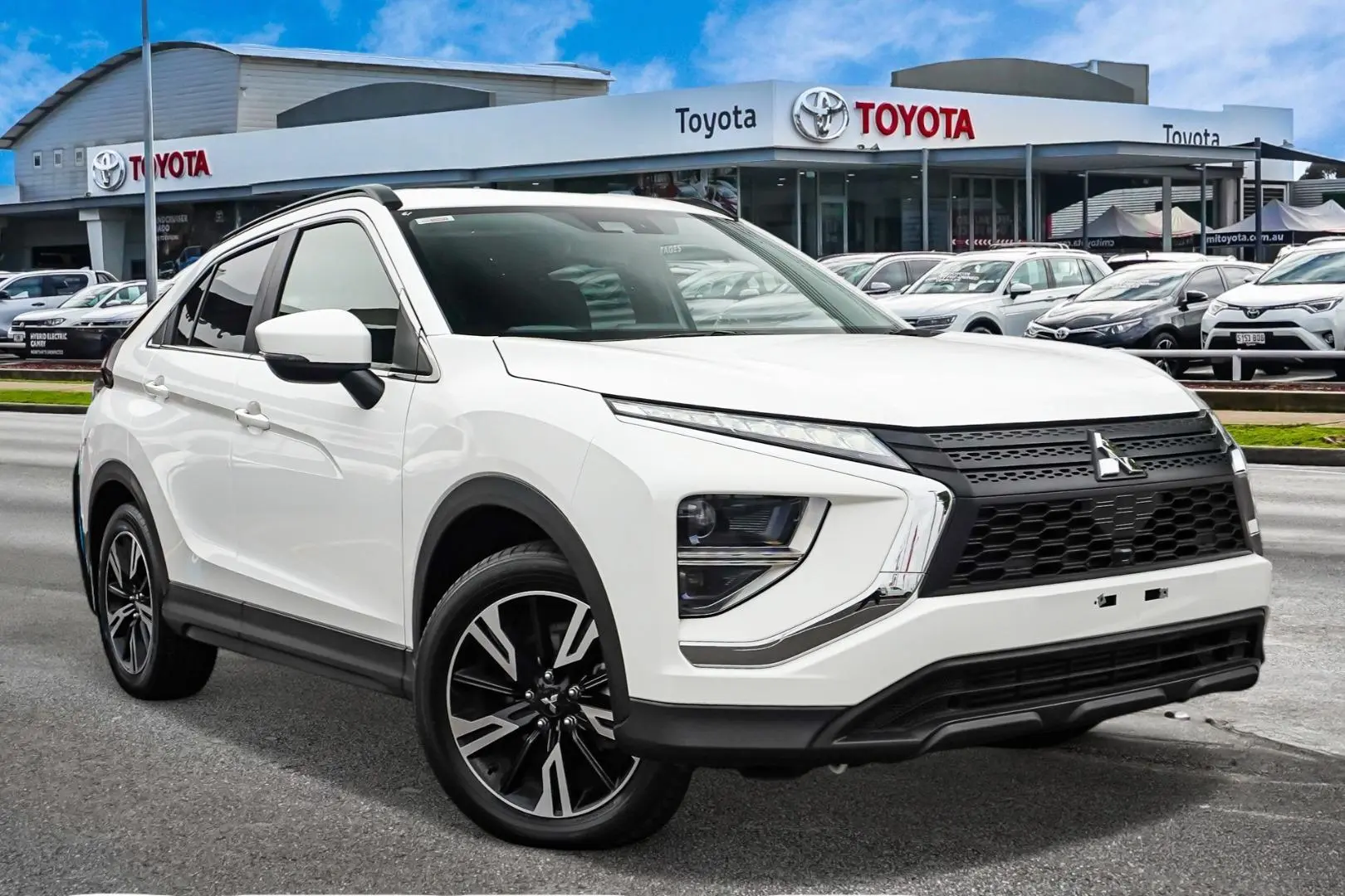2023 Mitsubishi Eclipse Cross Gallery Image 1