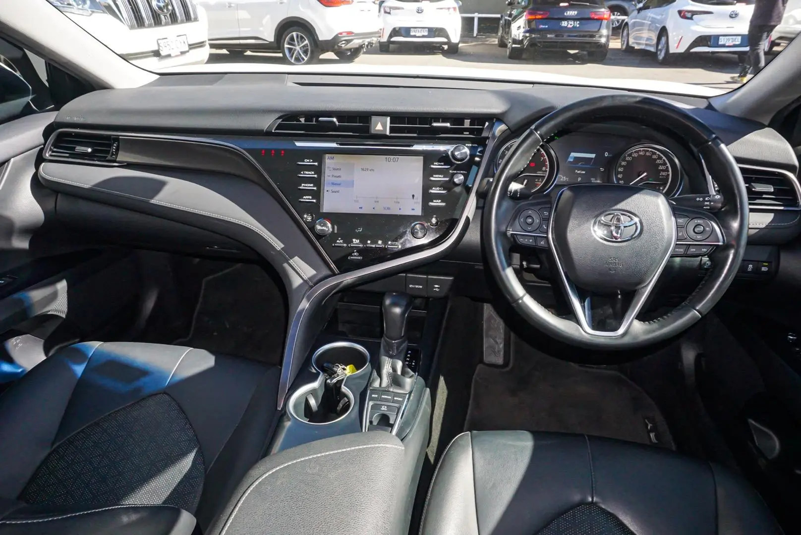 2019 Toyota Camry Gallery Image 8