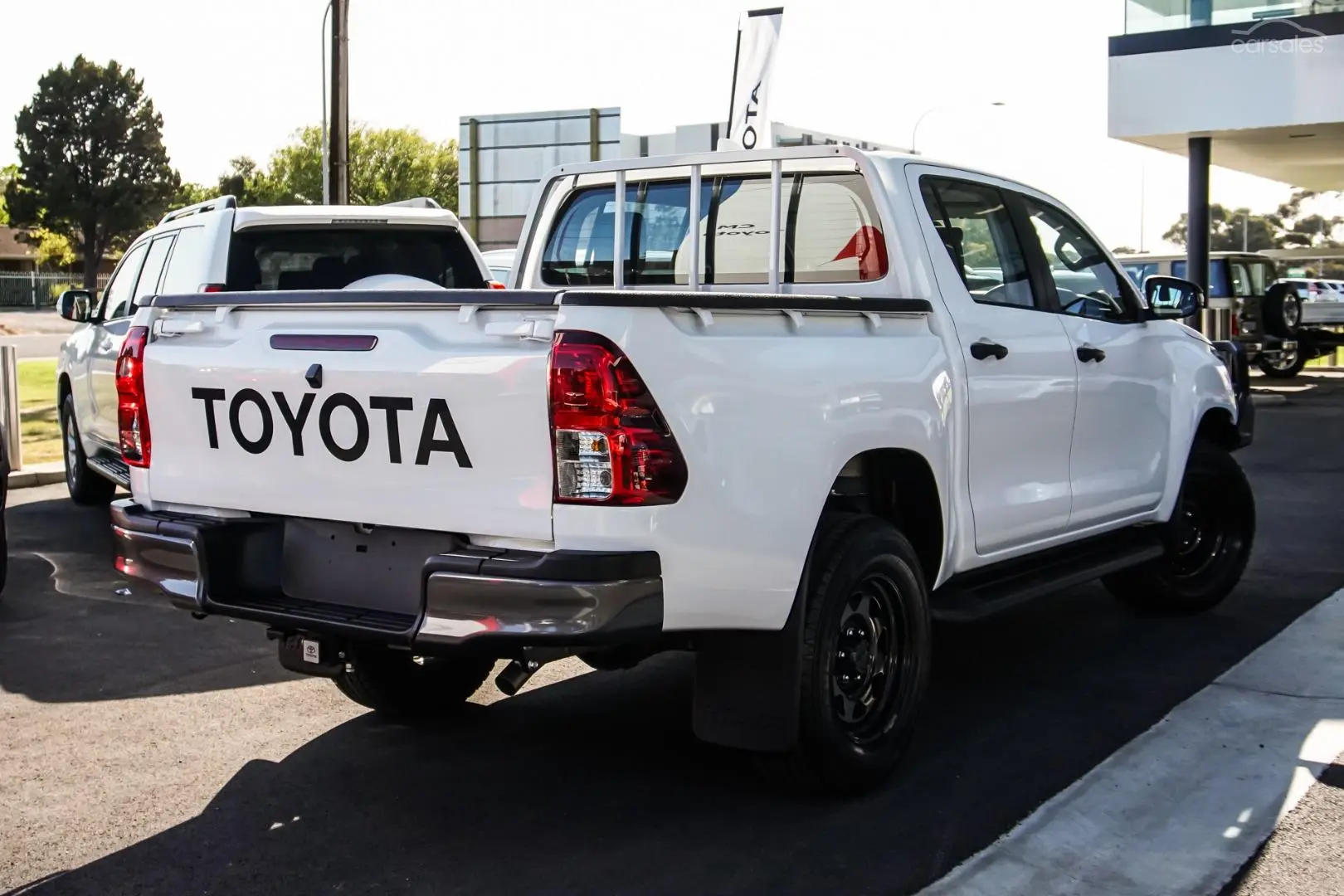 2022 Toyota Hilux Image 2