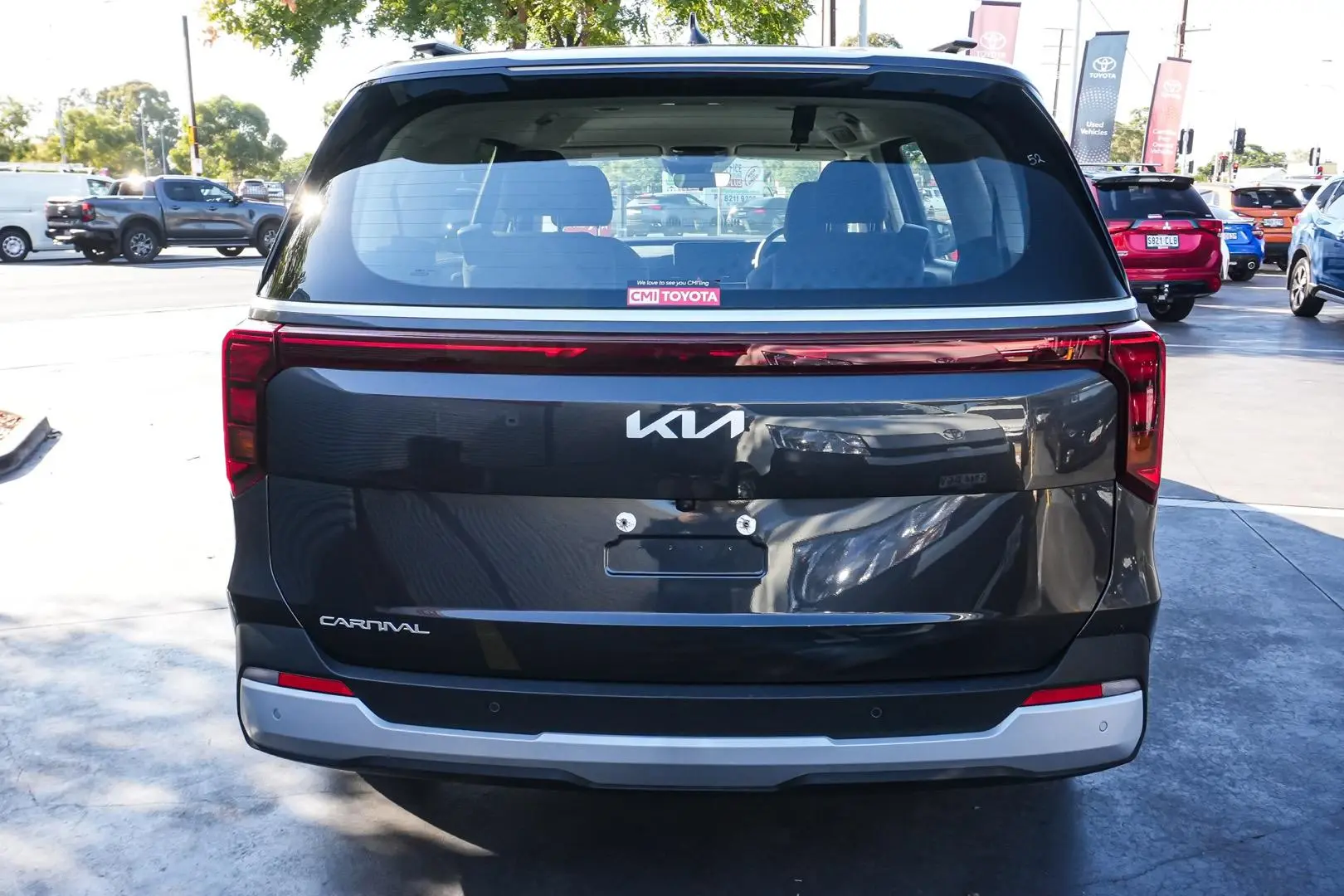 2024 Kia Carnival Gallery Image 6