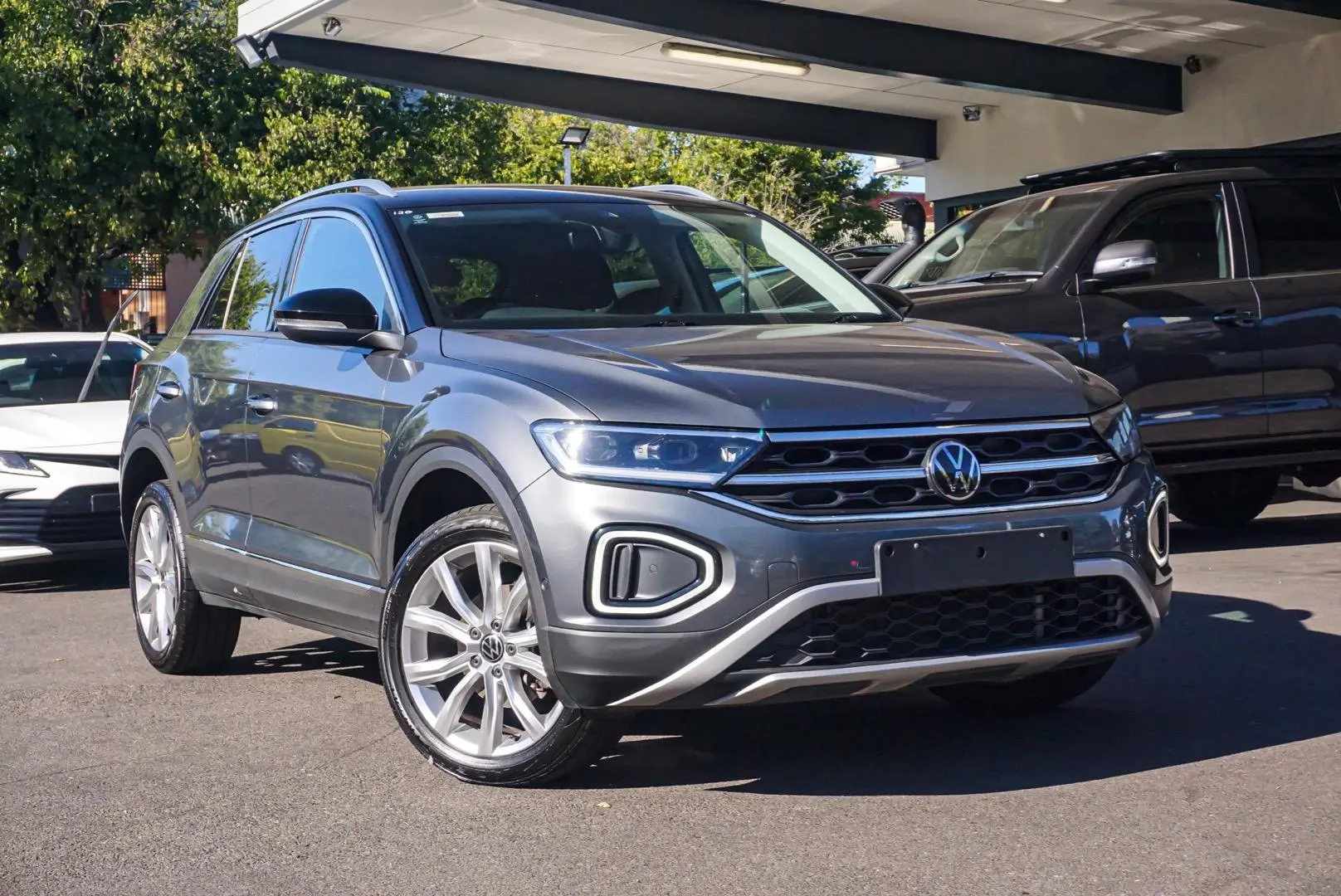 2022 Volkswagen T-Roc Gallery Image 2