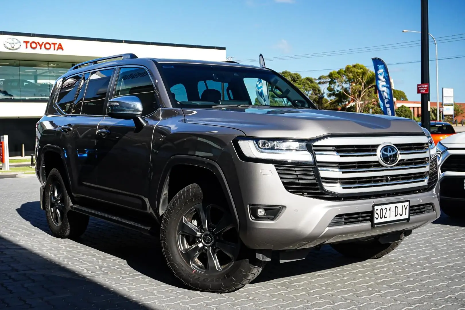 2022 Toyota Landcruiser Gallery Image 2