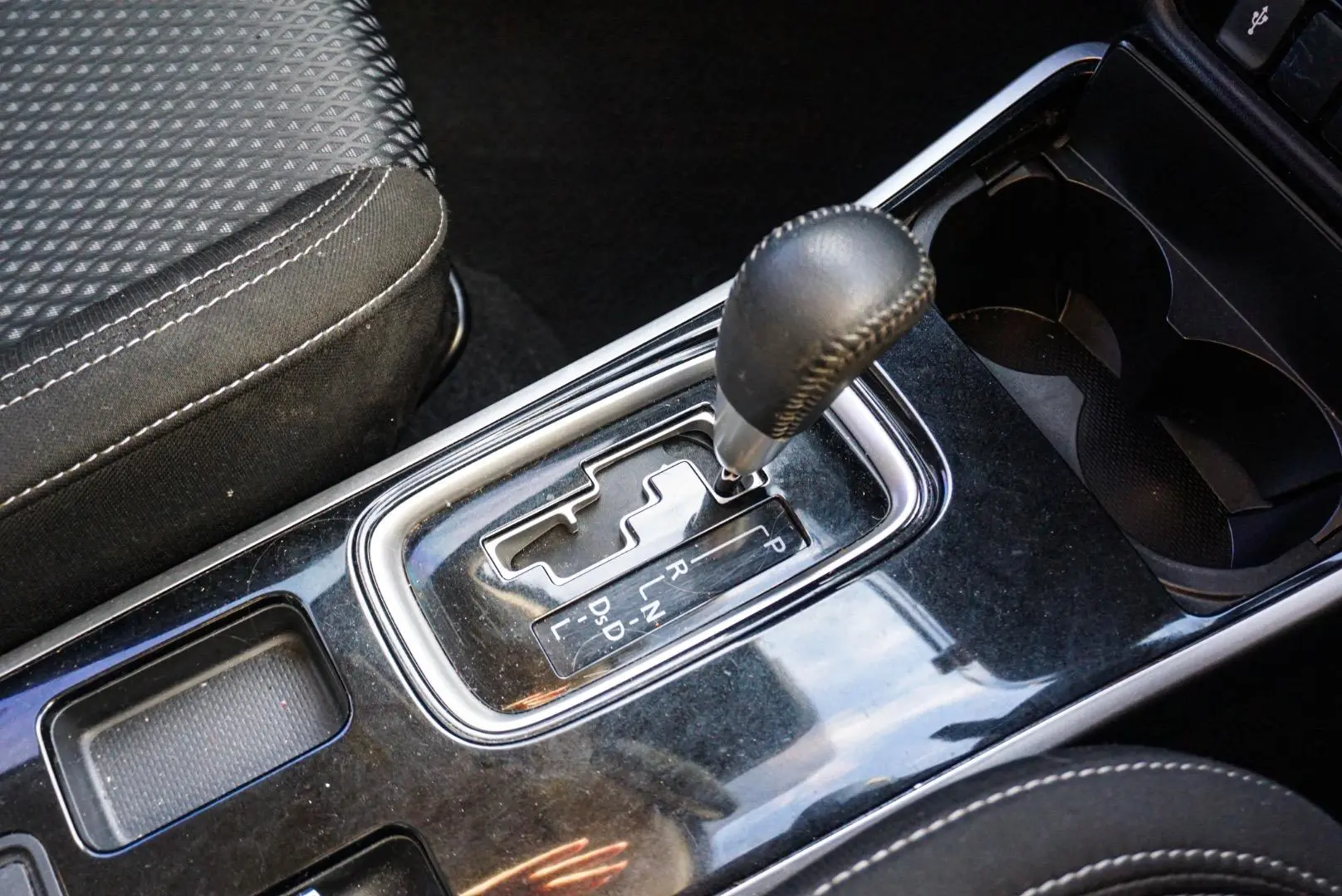 2020 Mitsubishi Outlander Gallery Image 18