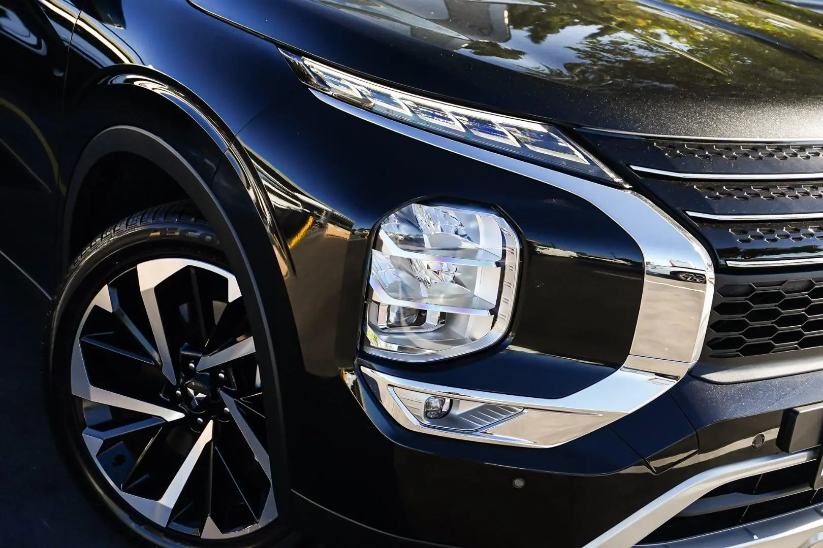 2024 Mitsubishi Outlander Gallery Image 12