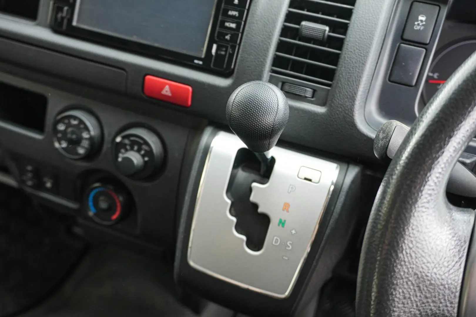 2017 Toyota Hiace Gallery Image 17