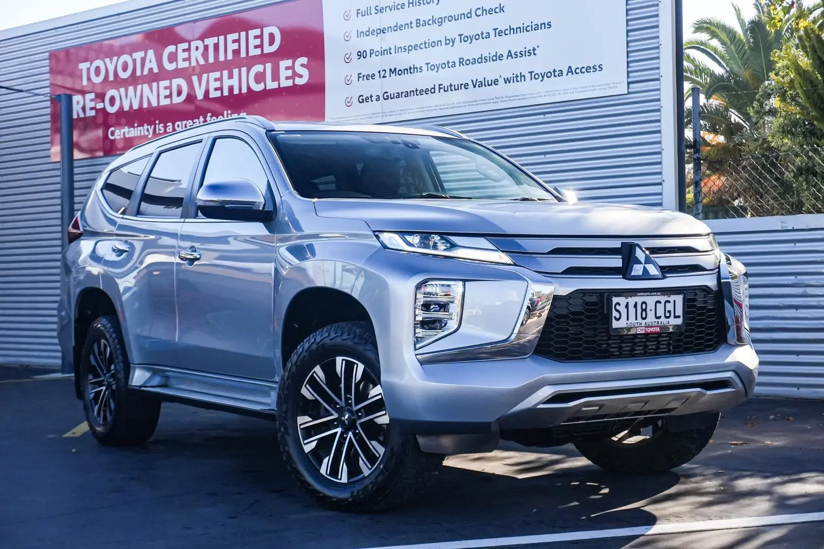 2020 Mitsubishi Pajero Sport Gallery Image 1