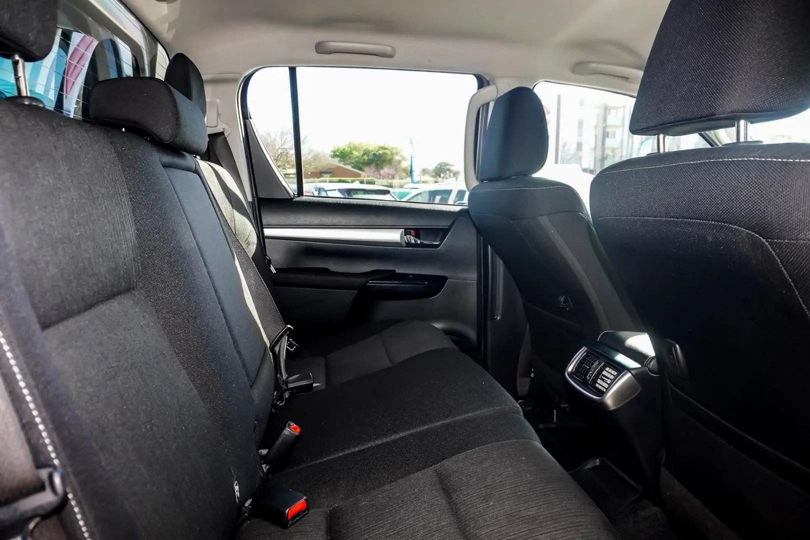 2021 Toyota Hilux Gallery Image 8