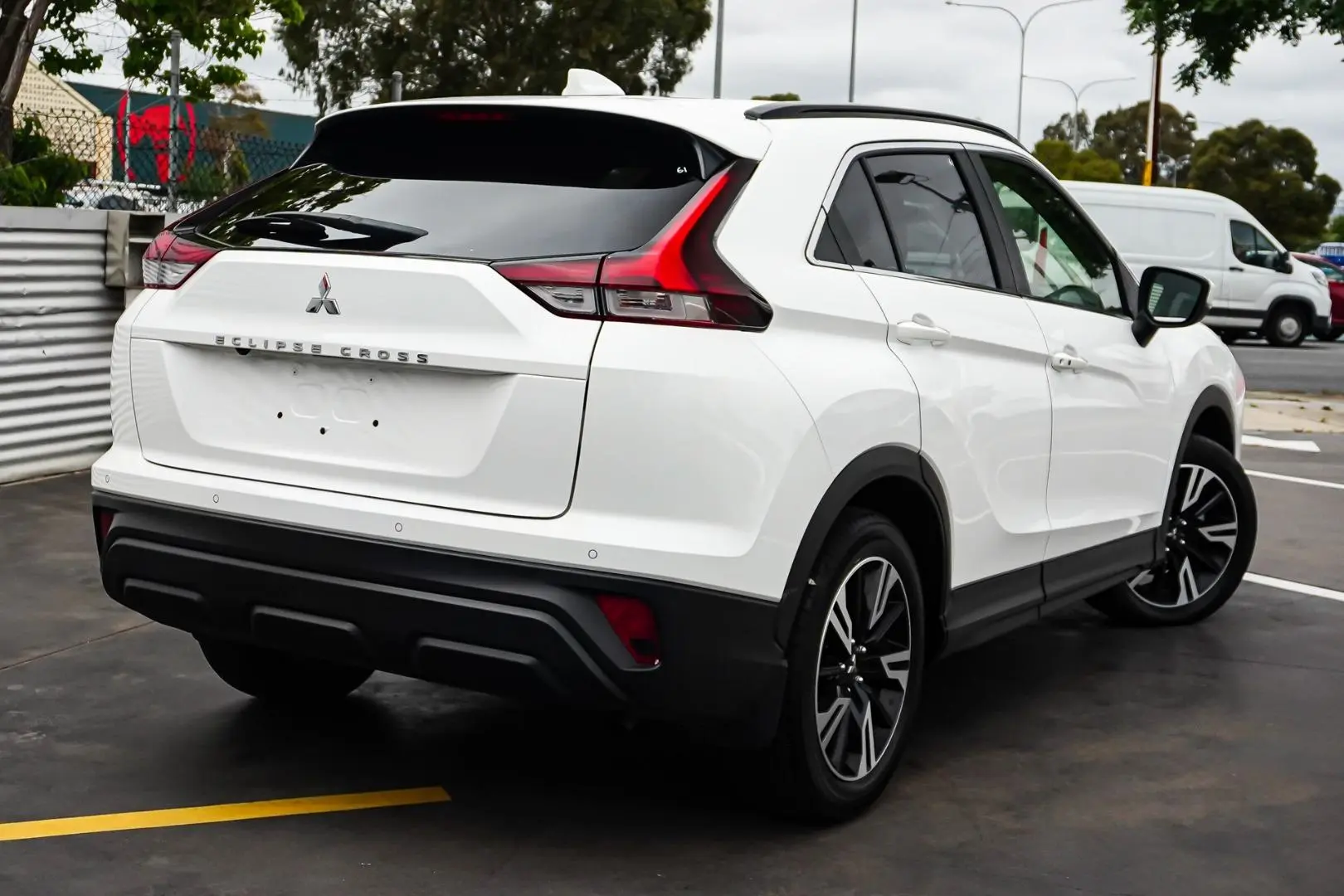 2023 Mitsubishi Eclipse Cross Gallery Image 3