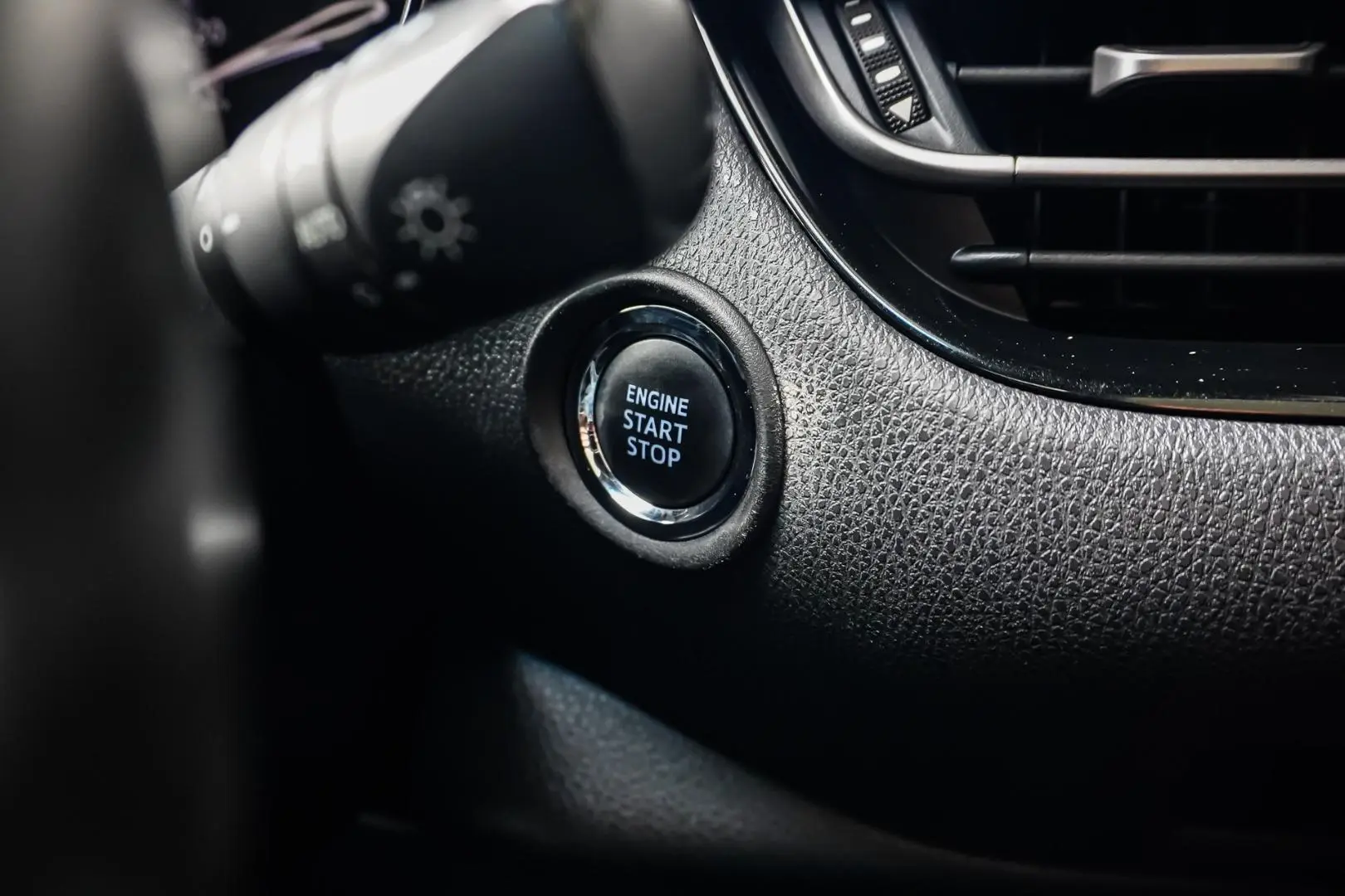 2019 Toyota C-HR Gallery Image 25