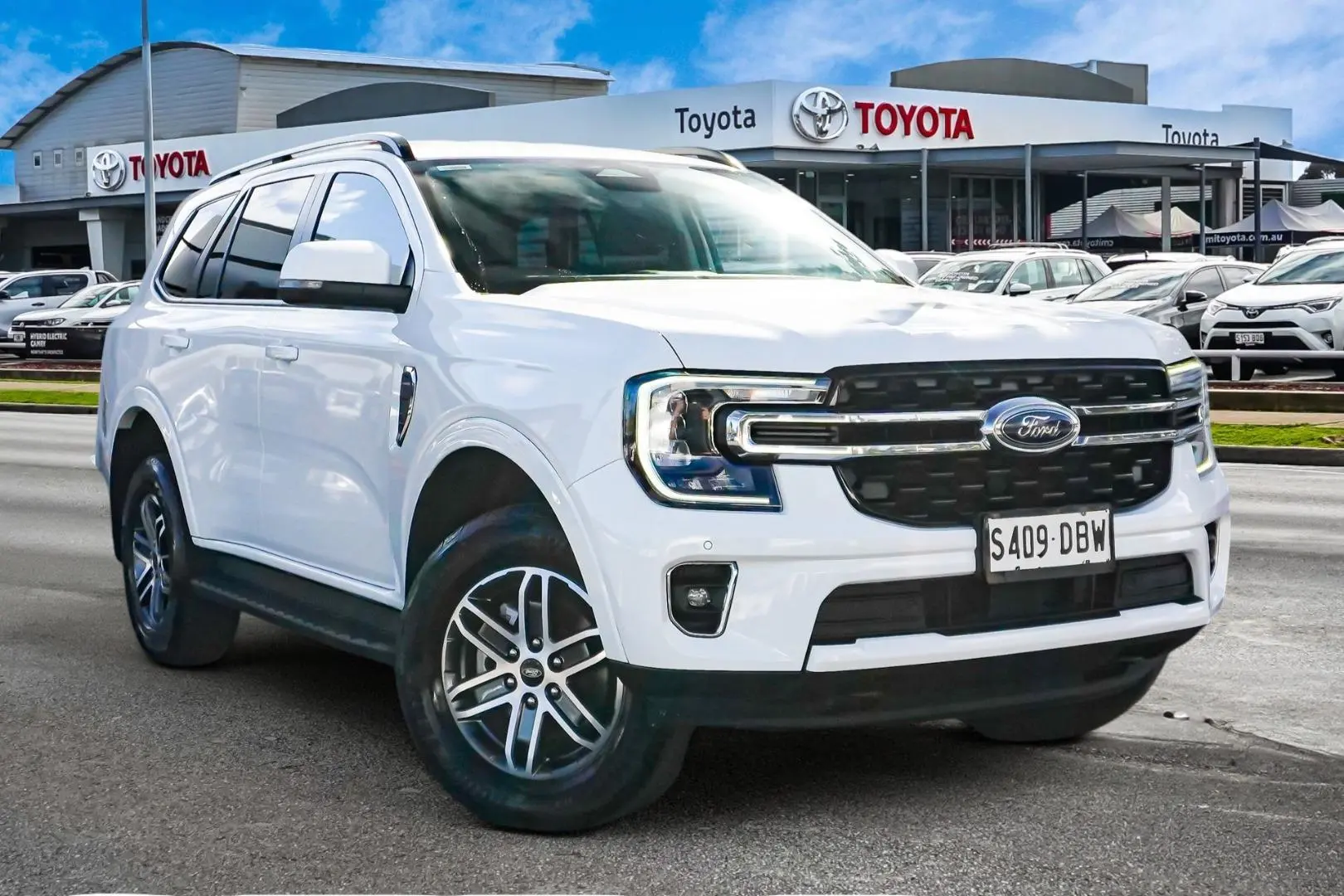 2024 Ford Everest Gallery Image 1
