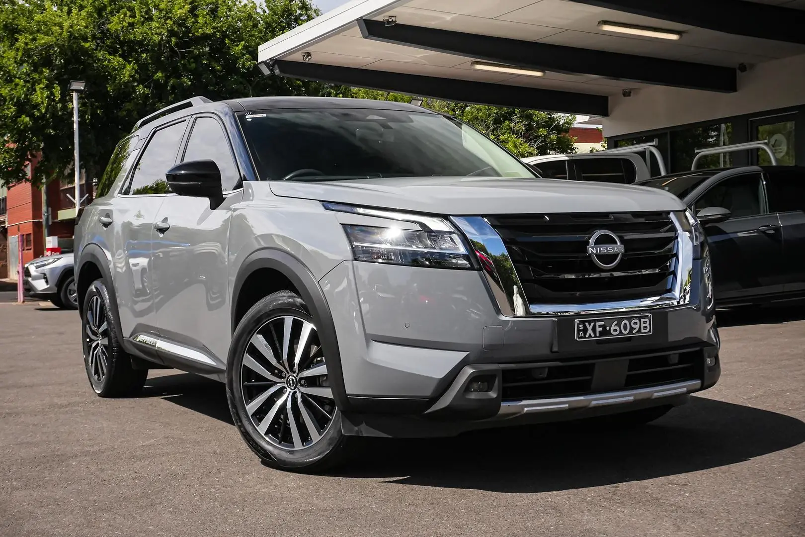 2023 Nissan Pathfinder Gallery Image 2