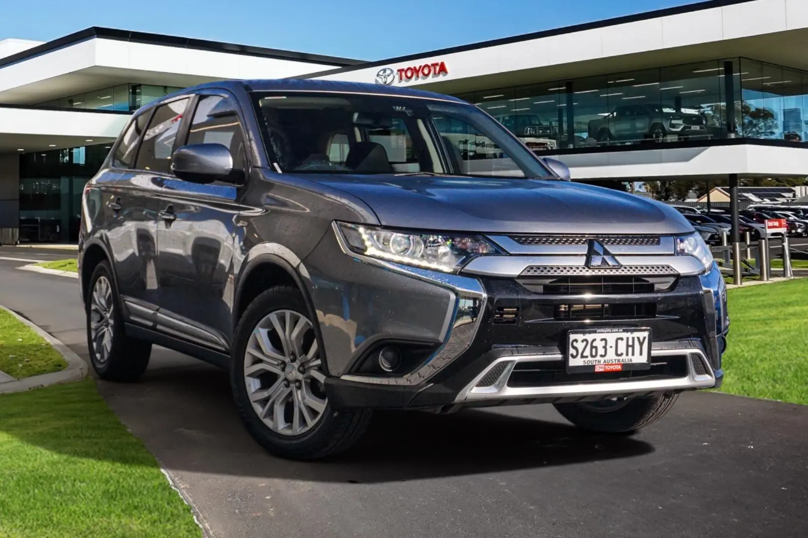 2020 Mitsubishi Outlander Image