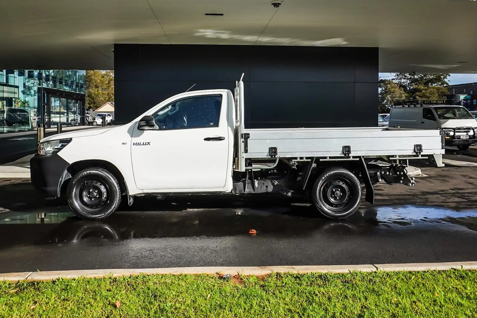 2021 Toyota Hilux Gallery Image 3