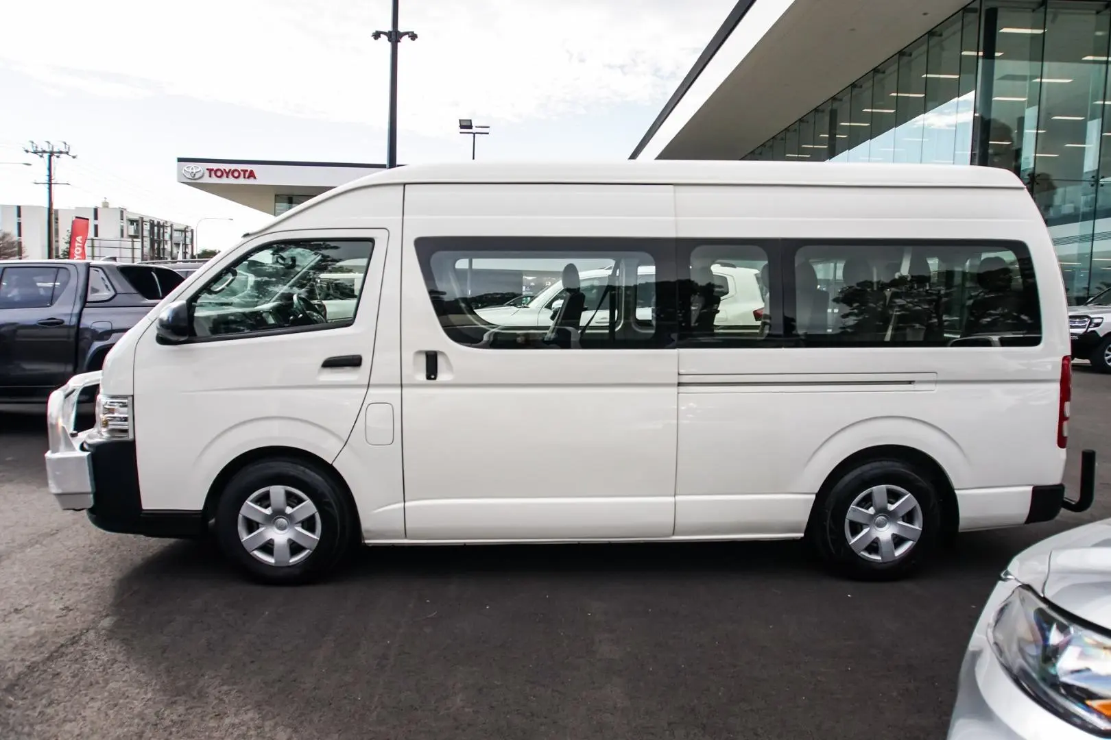 2018 Toyota Hiace Image 3