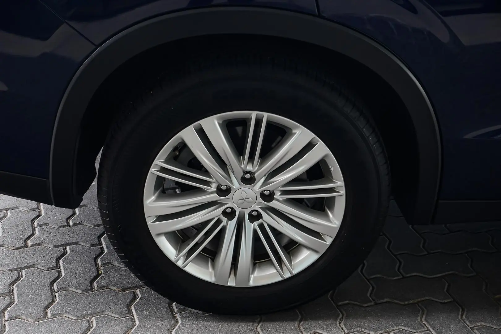 2023 Mitsubishi Outlander Gallery Image 18