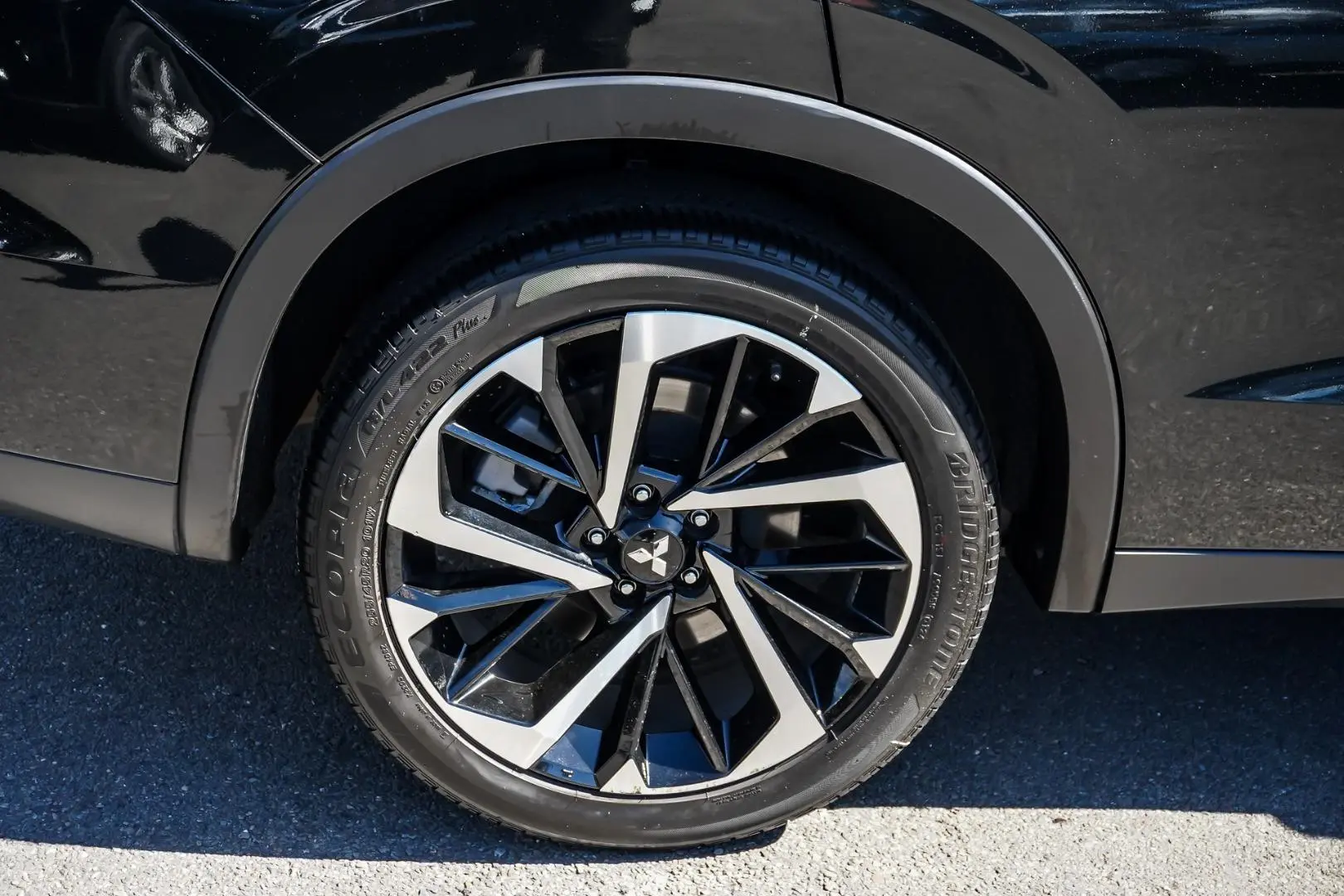 2024 Mitsubishi Outlander Gallery Image 15