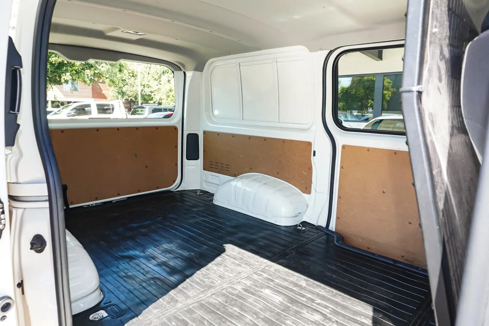 2021 Toyota Hiace Gallery Image 8