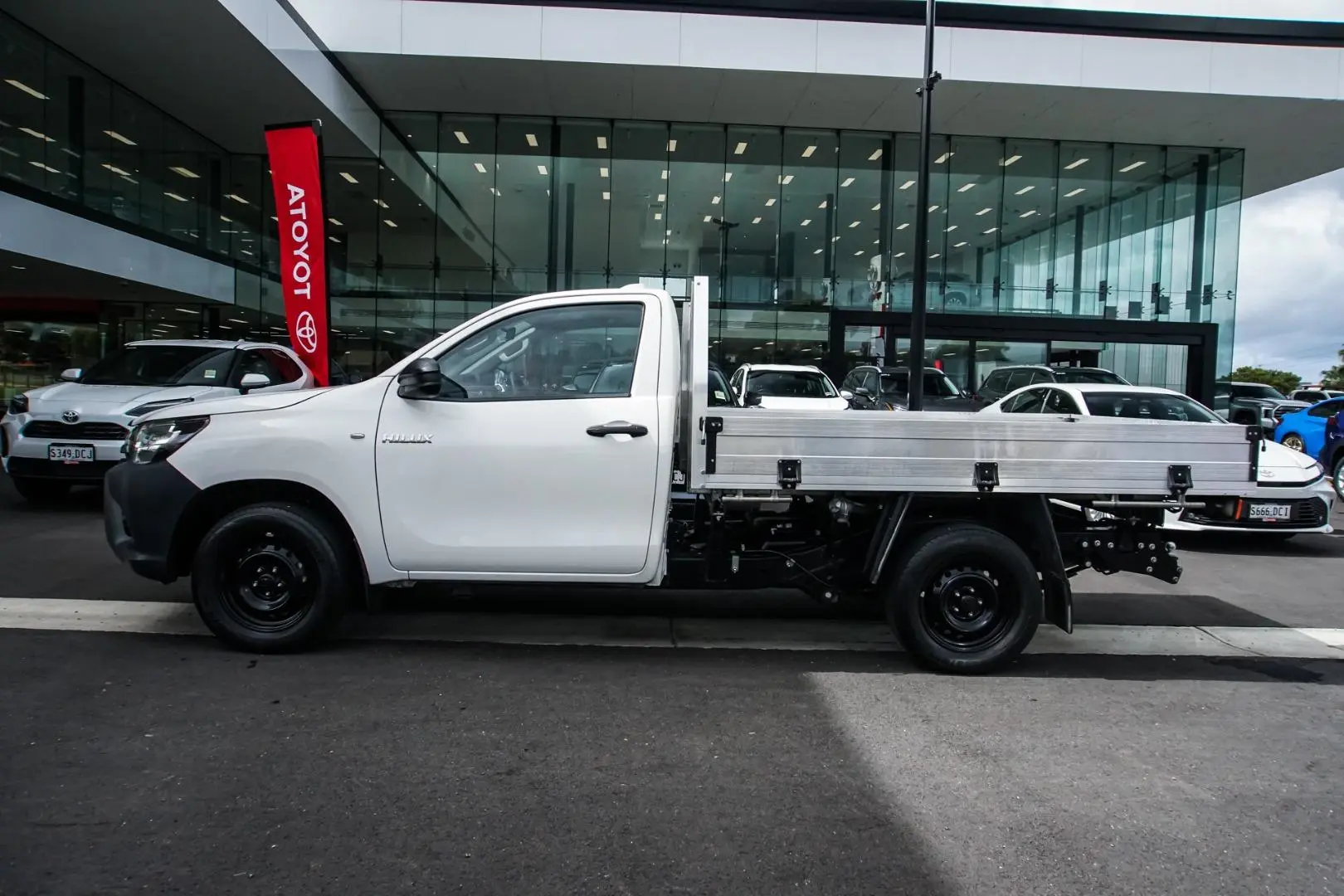 2021 Toyota Hilux Gallery Image 3