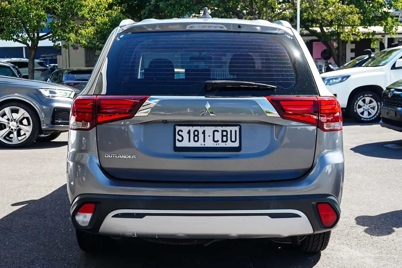 2019 Mitsubishi Outlander Gallery Image 4