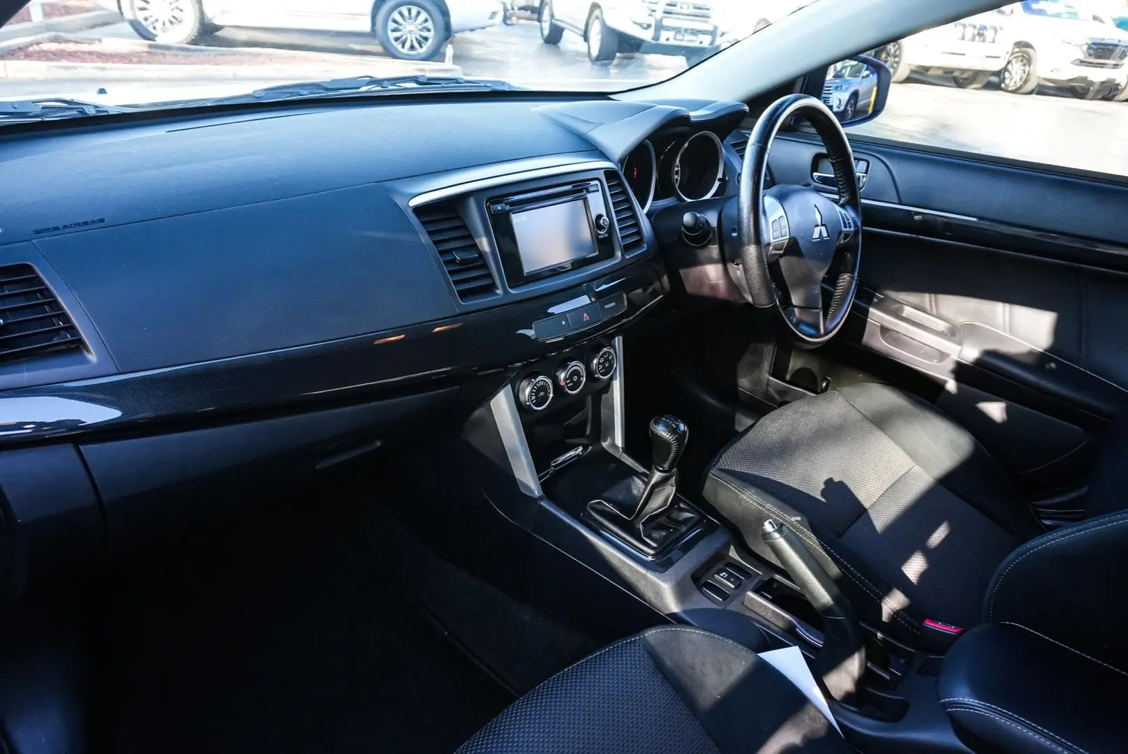 2017 Mitsubishi Lancer Gallery Image 10