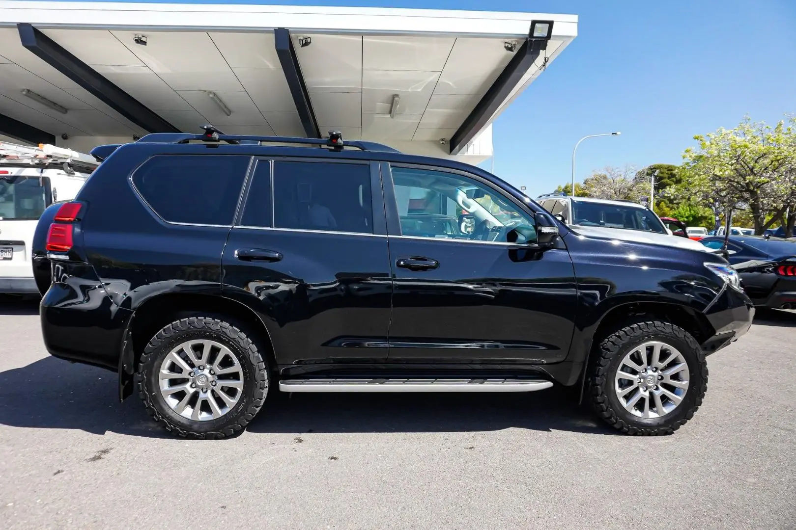 2021 Toyota Landcruiser Prado Gallery Image 4
