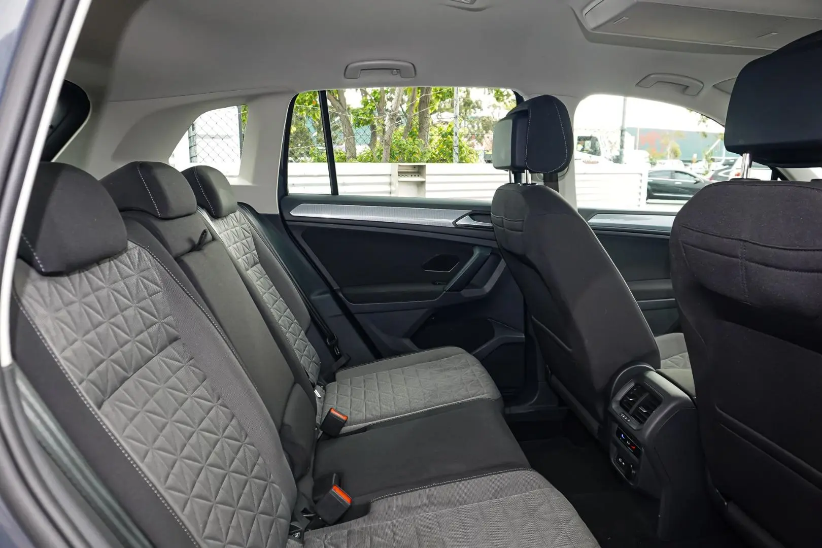 2023 Volkswagen Tiguan Gallery Image 8