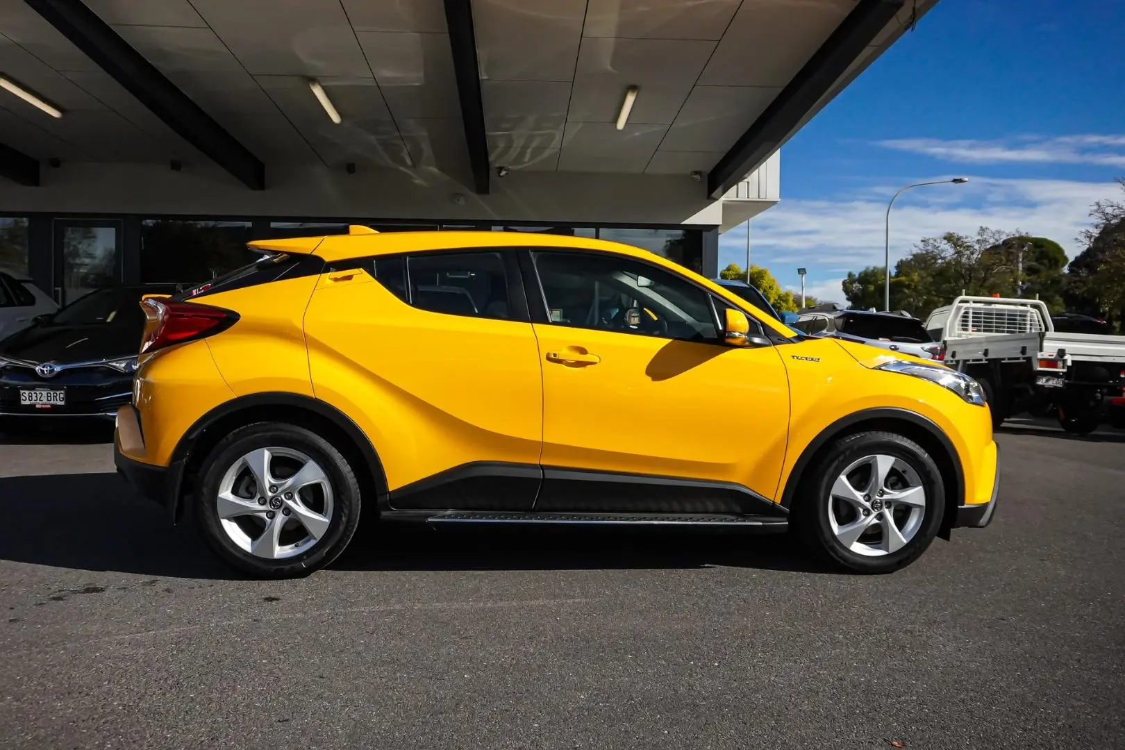 2018 Toyota C-HR Gallery Image 4