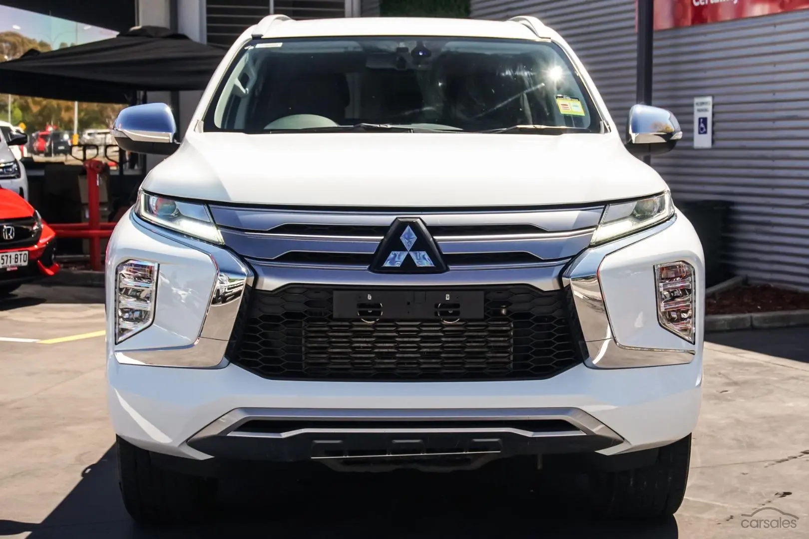 2020 Mitsubishi Pajero Sport Image 4