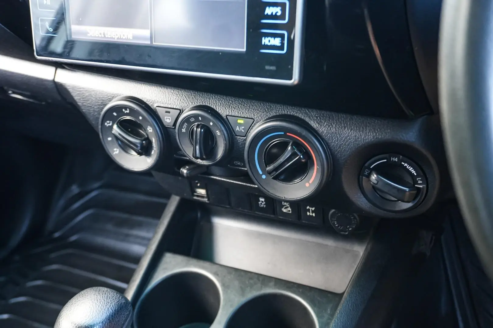 2018 Toyota Hilux Gallery Image 21