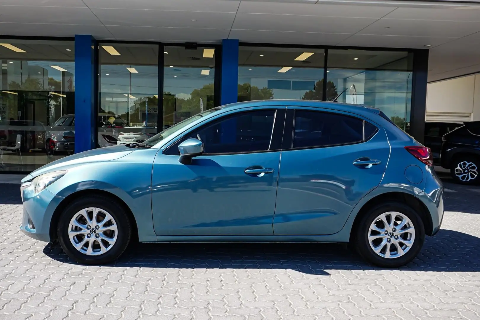 2016 Mazda 2 Gallery Image 4