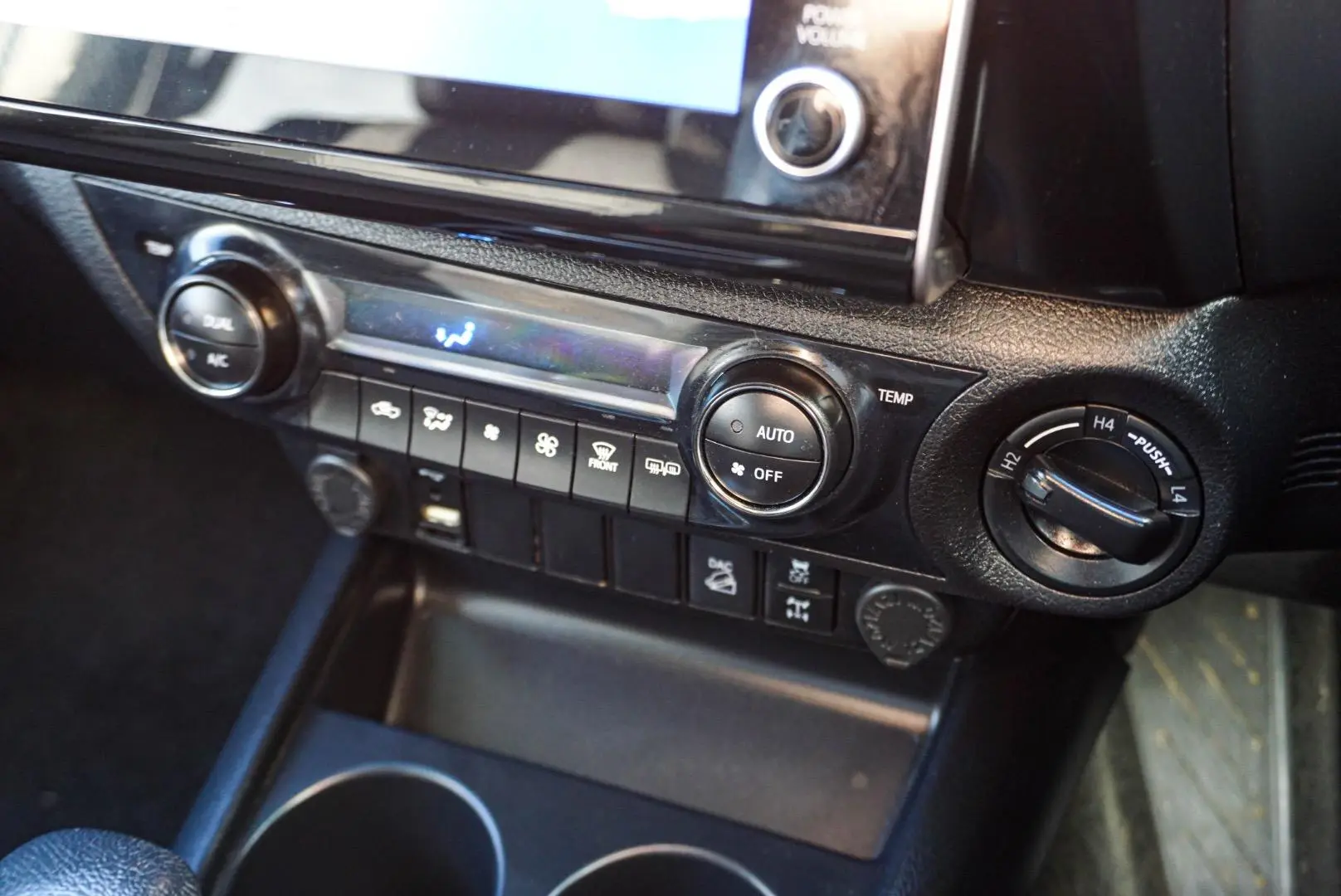 2022 Toyota Hilux Gallery Image 21